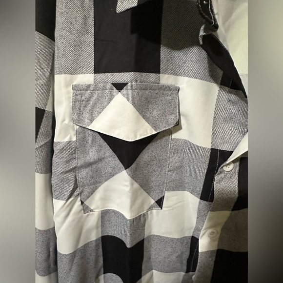 Men’s white, gray and black plaid button up flannel - Picture 4 of 6